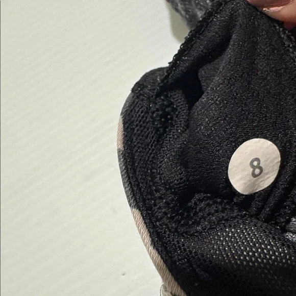 Lululemon wild tank top Animal print  - Sz 8 - Picture 5 of 5